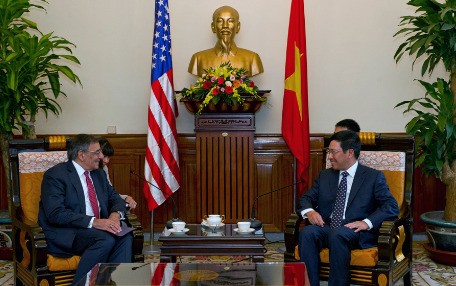 Bộ trưởng quốc phòng Mỹ tiếp xúc với quan chức Bộ Ngoại giao Việt Nam